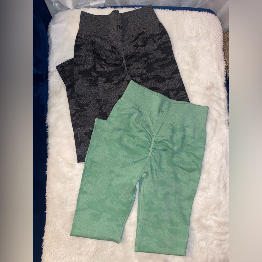 New 2 RAWGEAR Scrunch Butt High Rise Seamless Camo Workout Leggings Small
